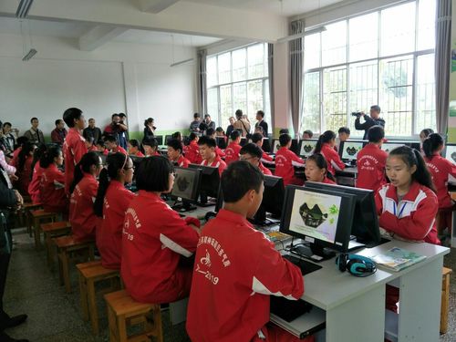 力推教育信息化，圆教育均衡梦，创小中新佳绩